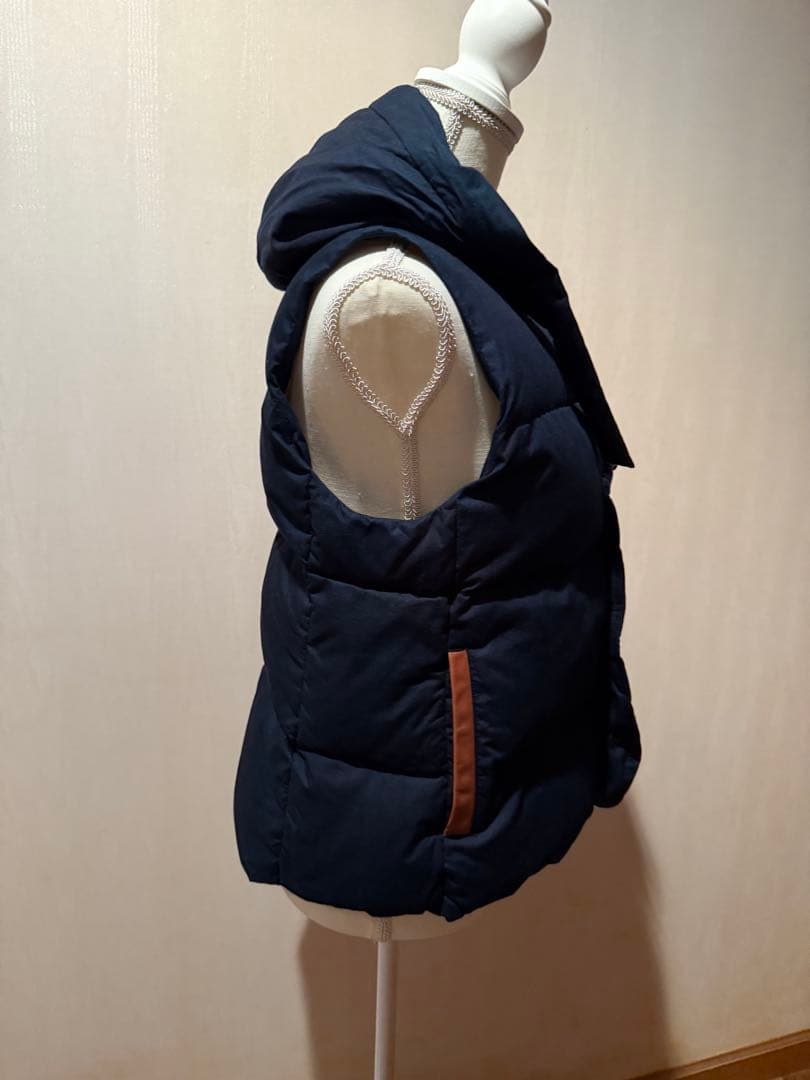 美品パラスパレス　フード付きダウンベスト　ネイビー