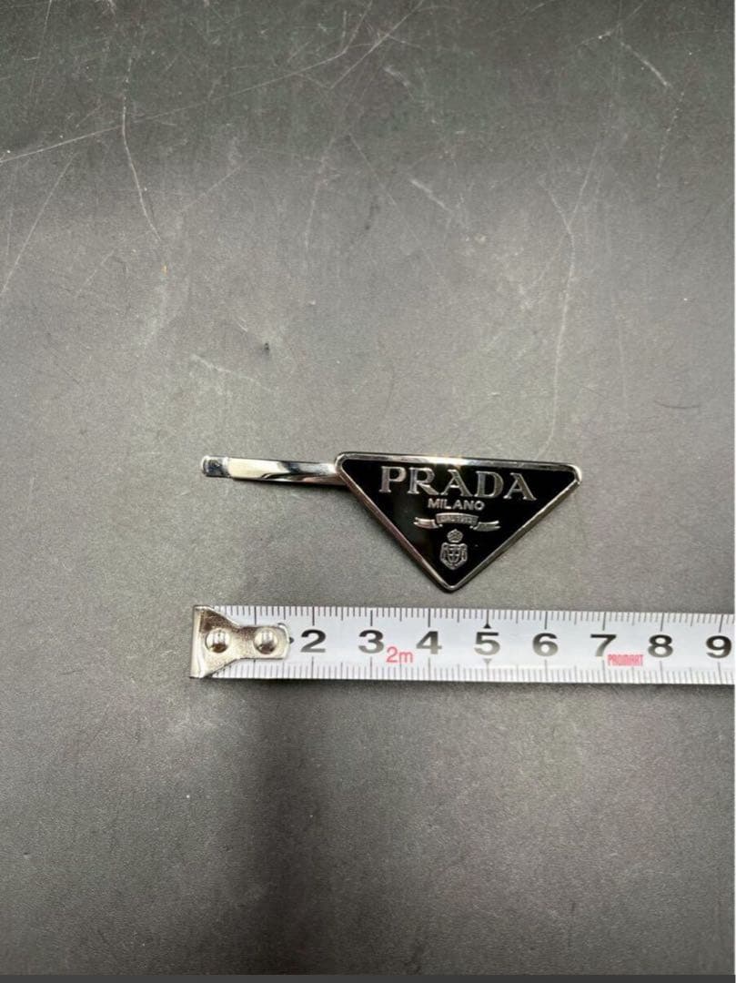 【美品・即日発送】PRADA ヘアピン 黒　一本