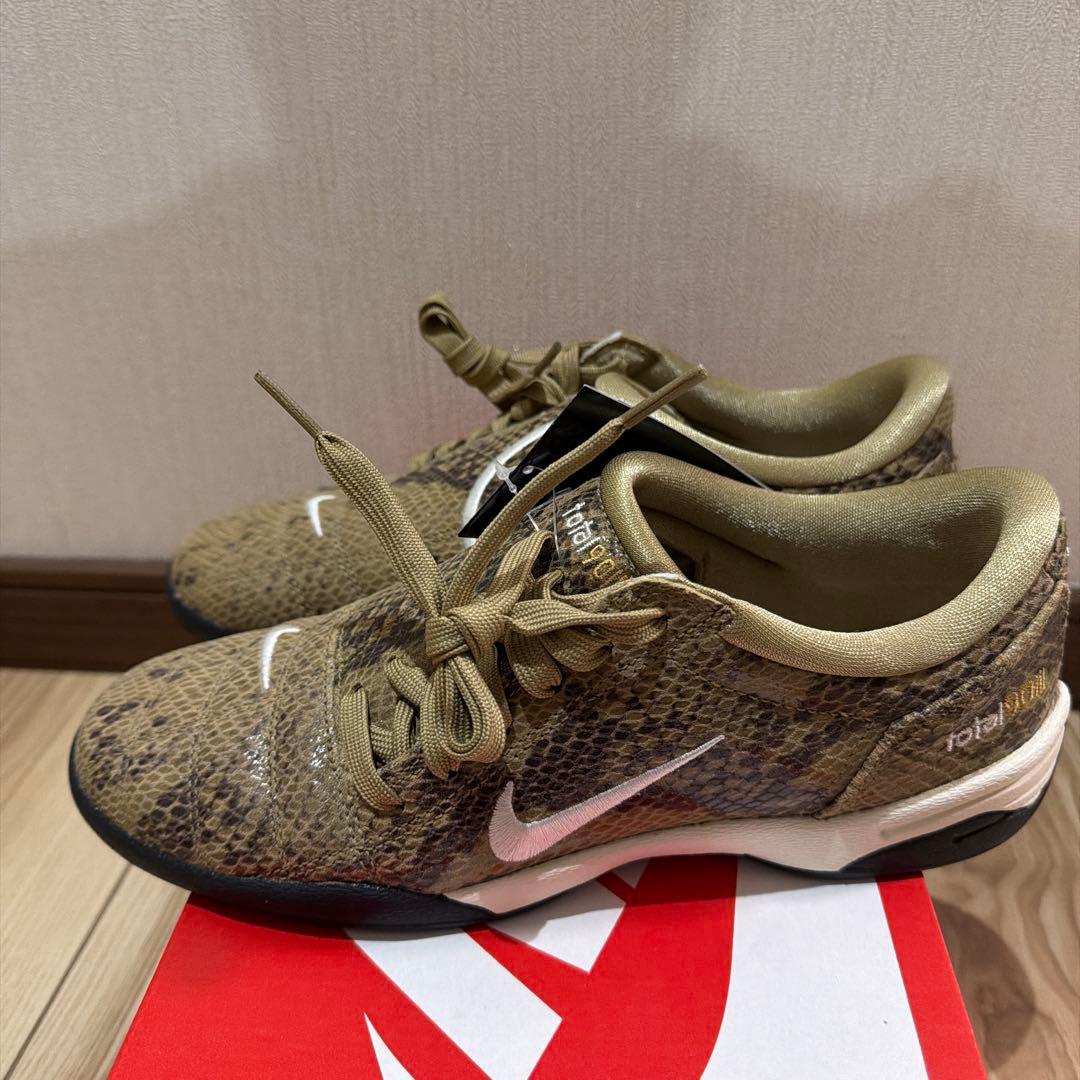 ミルキーNIKE、スケッチャーズ