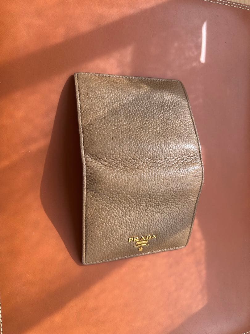 ✨PRADA 二つ折り財布（キャメル×内側オレンジ）✨