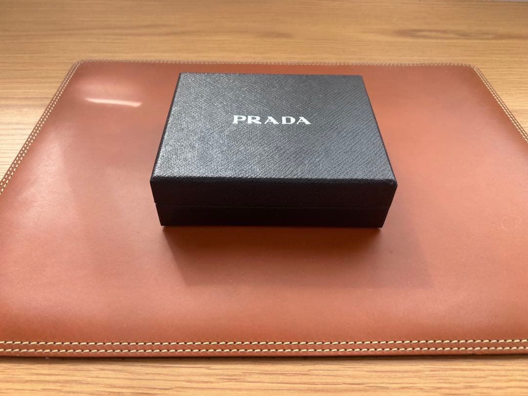 ✨PRADA 二つ折り財布（キャメル×内側オレンジ）✨