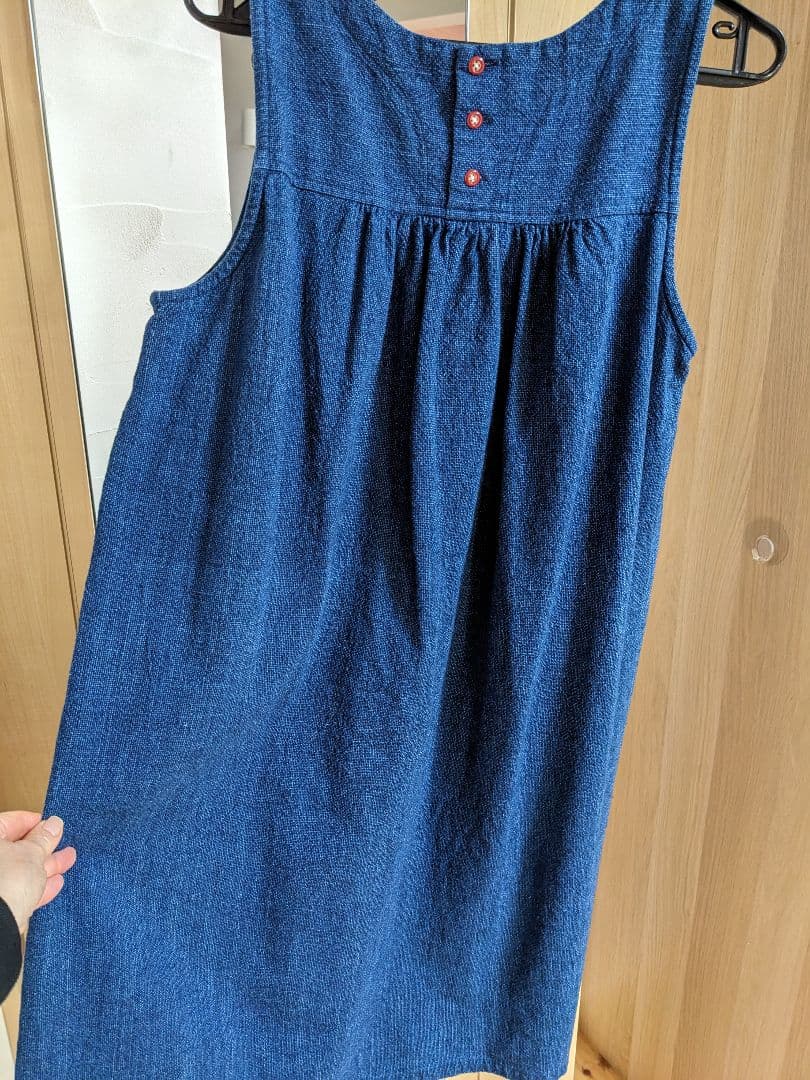 カスリラ　チュニック 赤いボタン付き