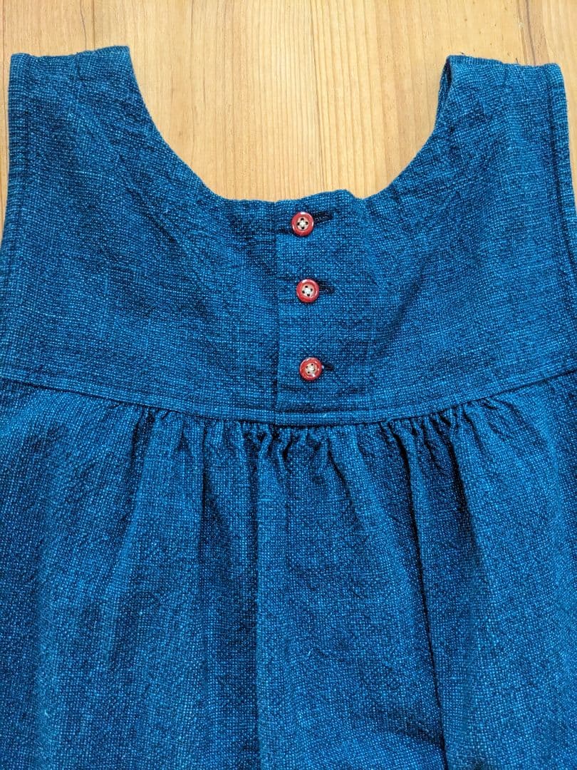 カスリラ　チュニック 赤いボタン付き