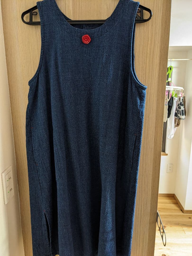 カスリラ　チュニック 赤いボタン付き