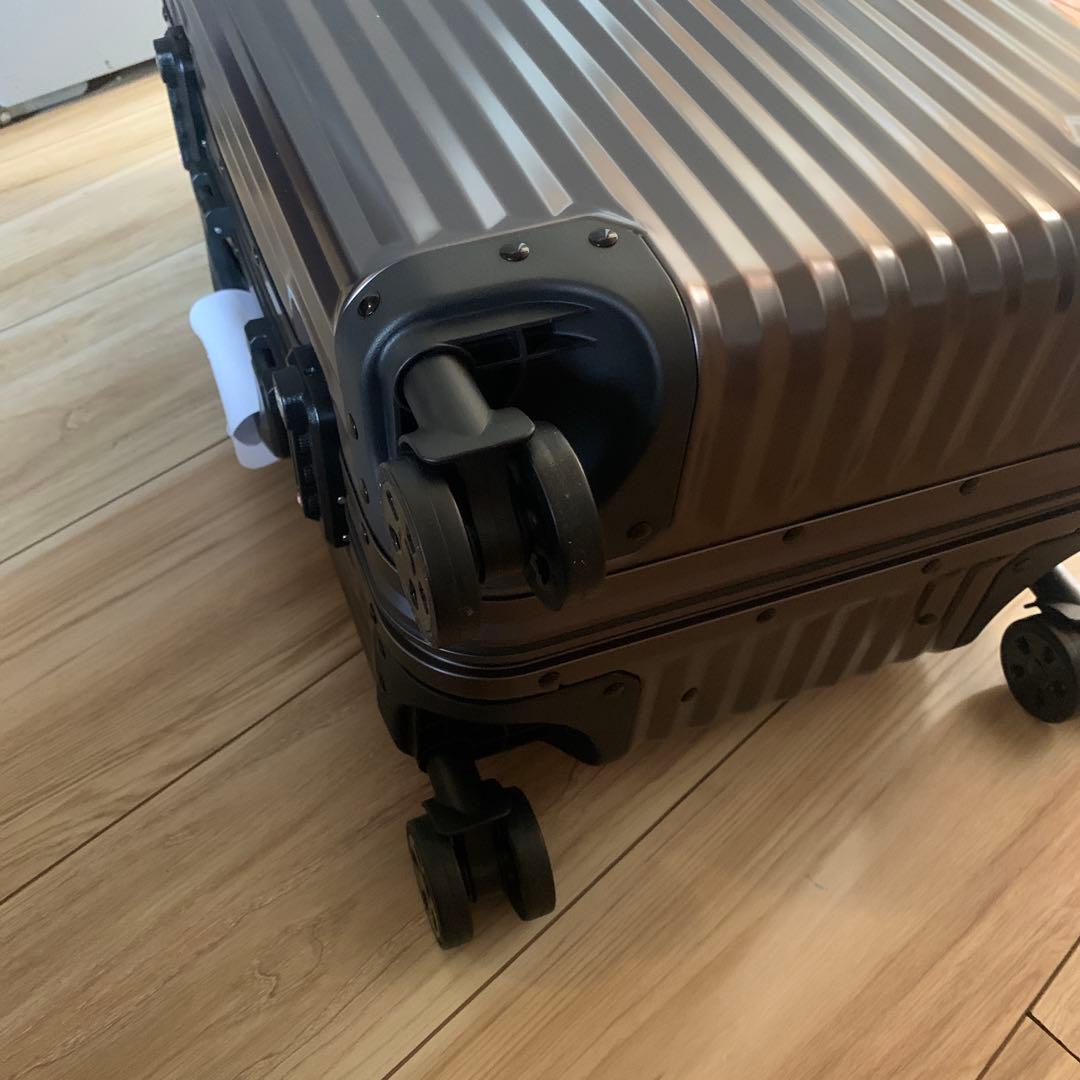 【新品未使用 】メルセデスベンツ AMG 33L スーツケース