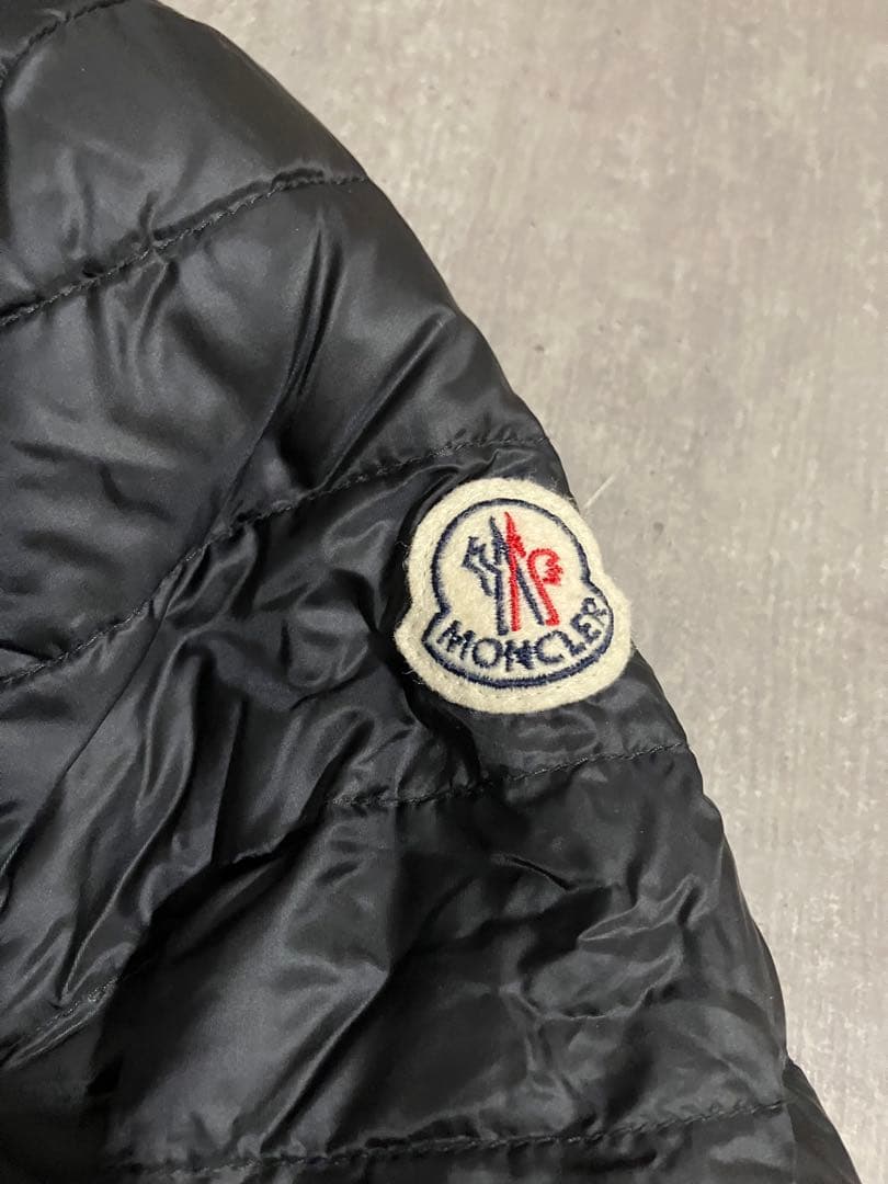 Moncler モンクレール　リバーシブルライトダウンジャケット