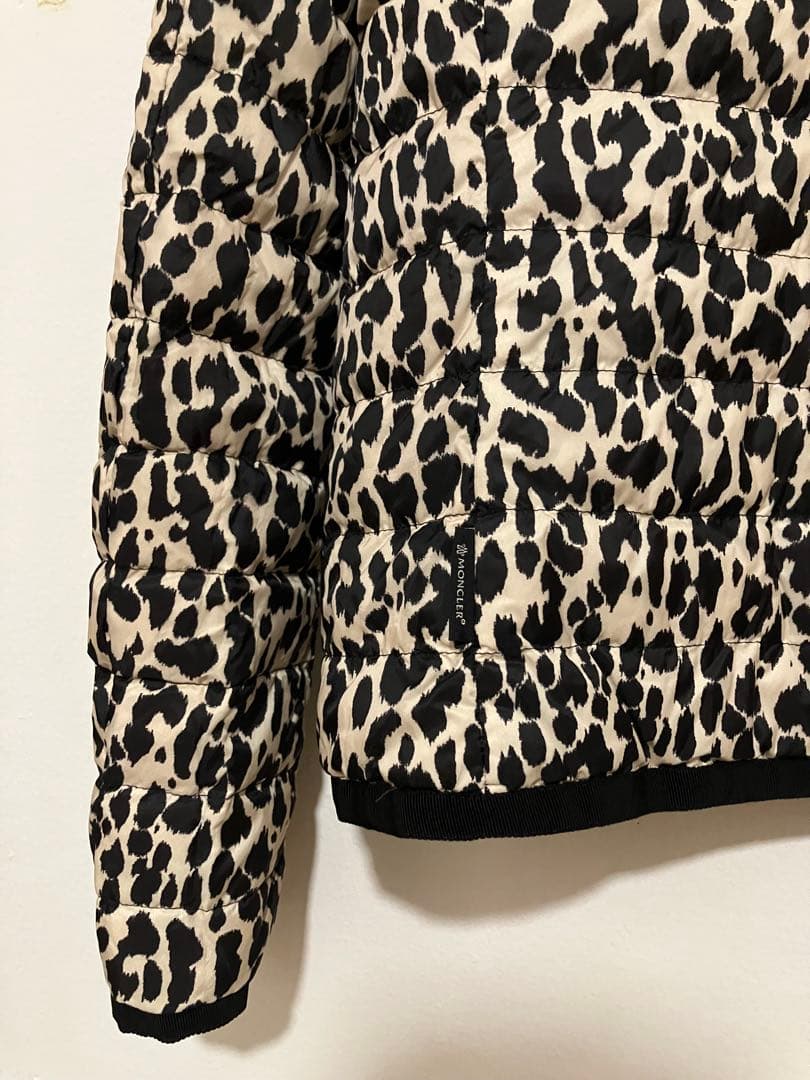 Moncler モンクレール　リバーシブルライトダウンジャケット