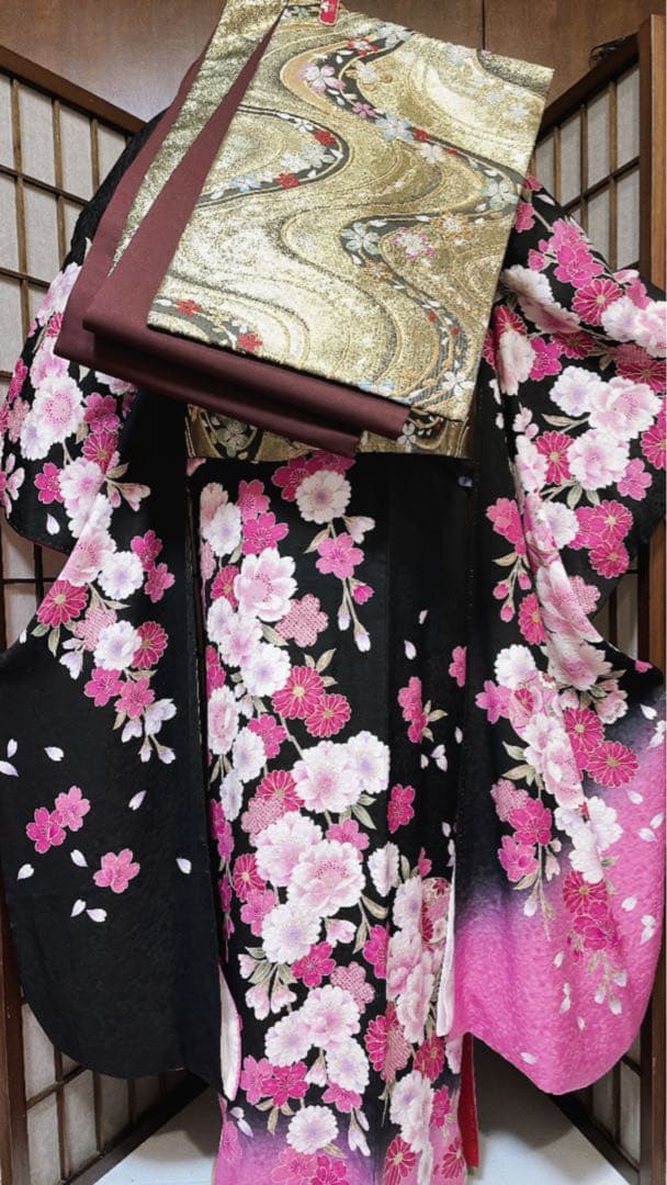 振袖フルセット振袖　花蝶文　黒地　金彩フルセット