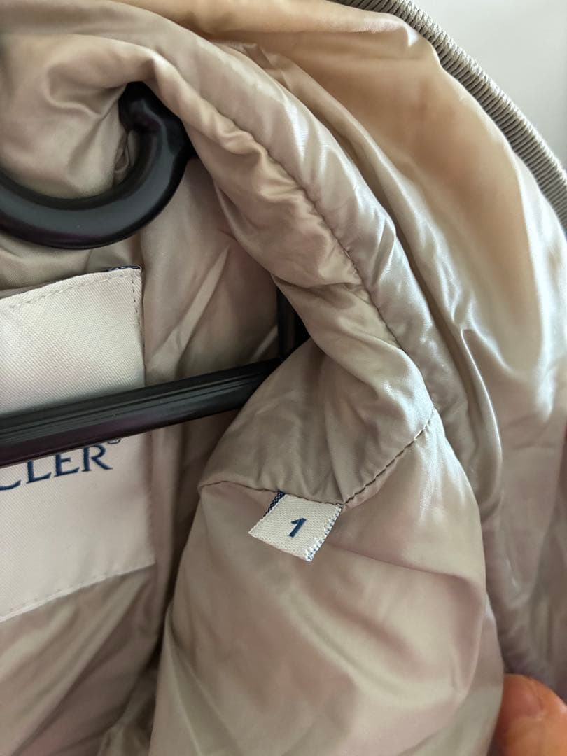 【ひでにゃん】モンクレール hermine シャンパンゴールド1