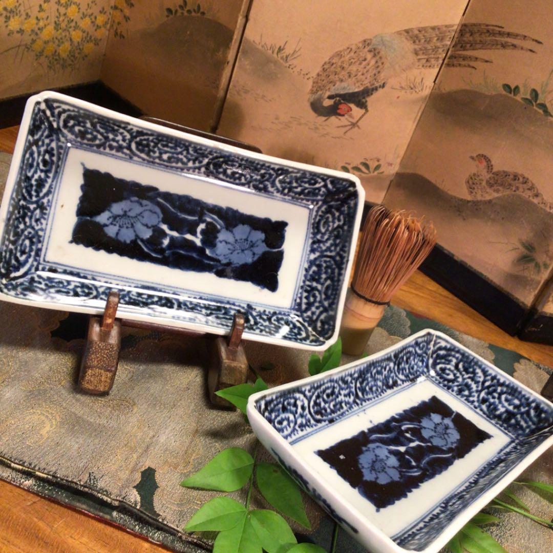 A582 古伊万里　　染付　　見込牡丹　タコ唐草紋様　　隅入長皿　2枚