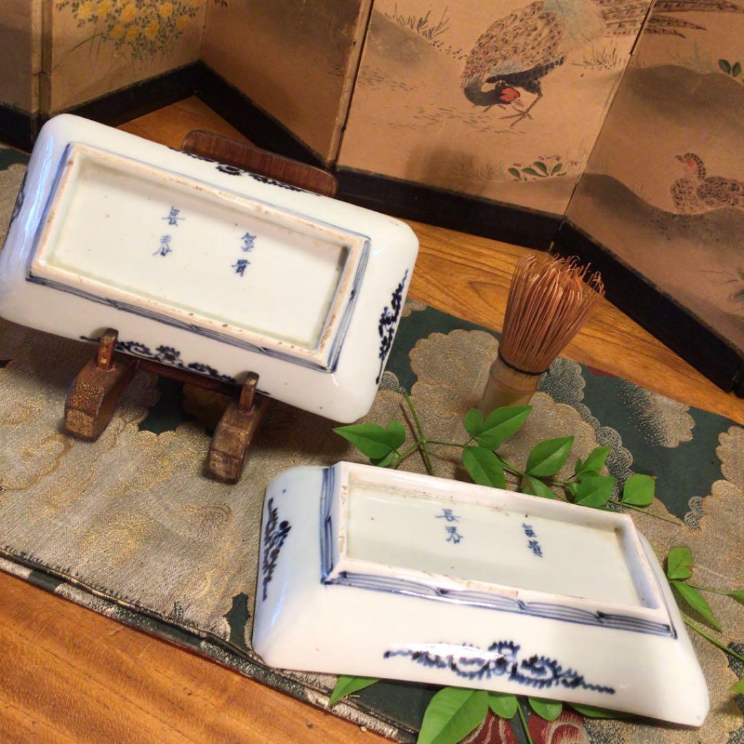 A582 古伊万里　　染付　　見込牡丹　タコ唐草紋様　　隅入長皿　2枚