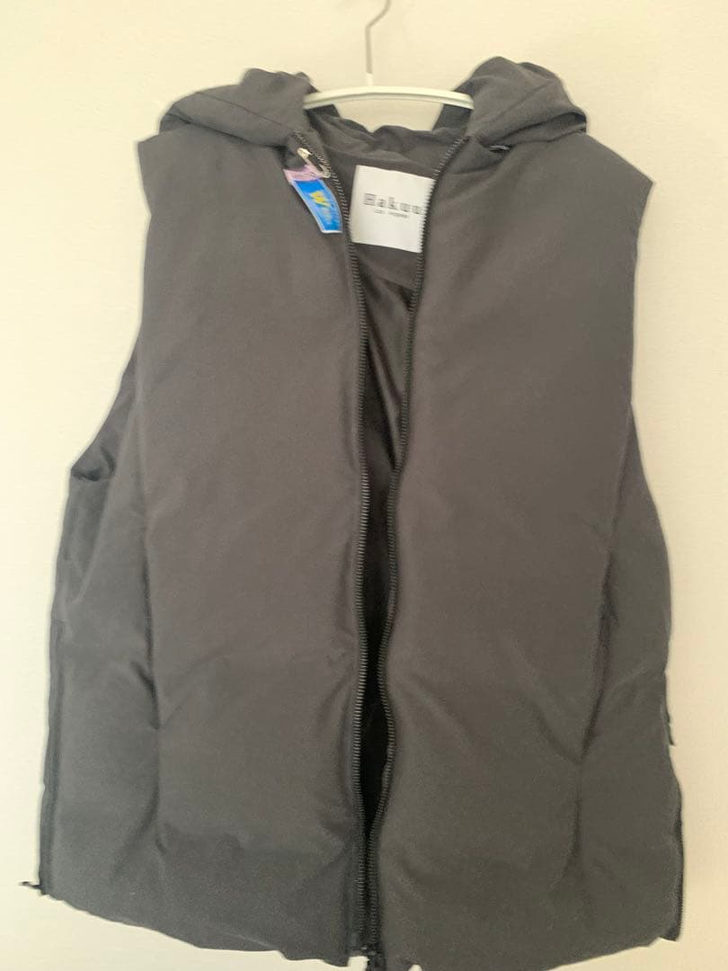 Plate HAKUU/ハクウ 別注 MID/L ダウンベスト　グレー