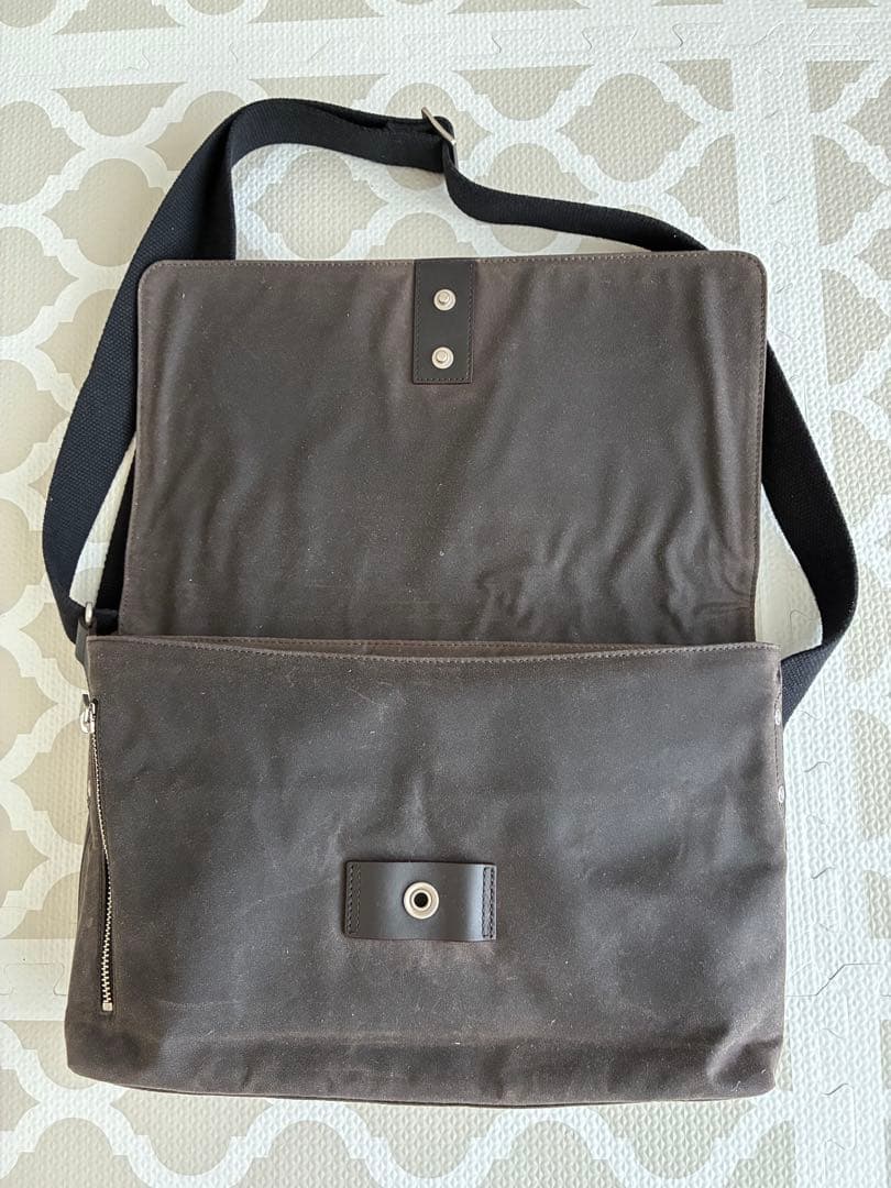 ダークブラウン メッセンジャーバッグ