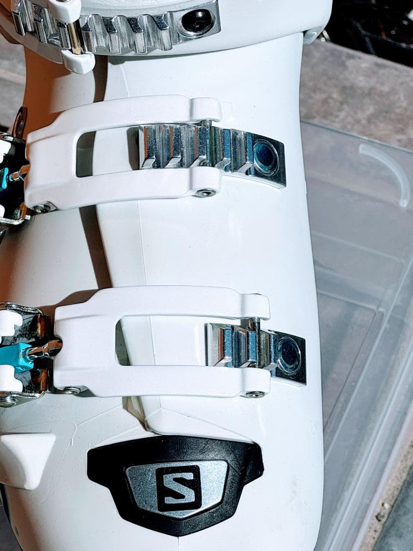 新品？SALOMON スキー ブーツ 24上級 用 初級 まで使えるフレックス