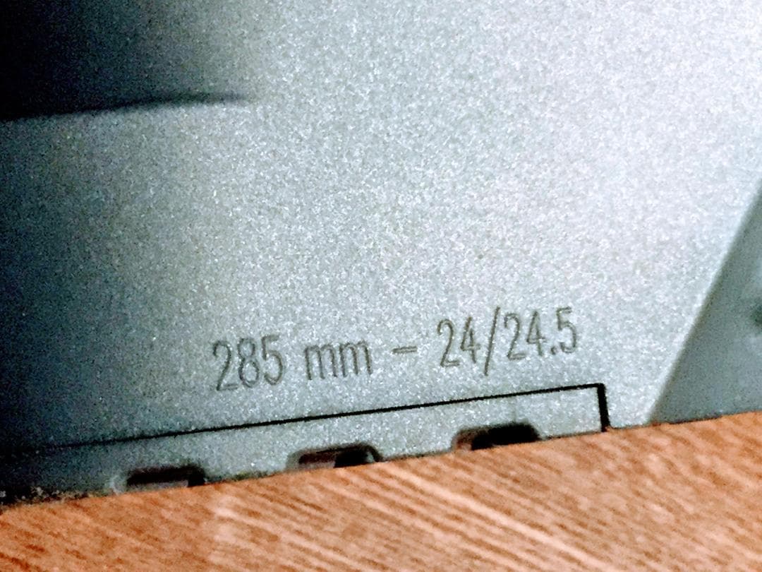 新品？SALOMON スキー ブーツ 24上級 用 初級 まで使えるフレックス