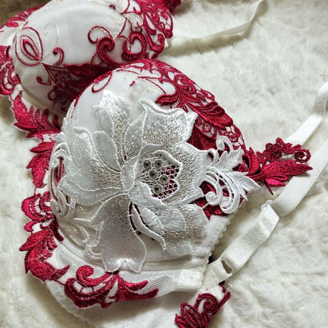 サルート歌舞伎刺繍入りホワイトレッドブラジャーショーツセット即購入◎☆新品未使用