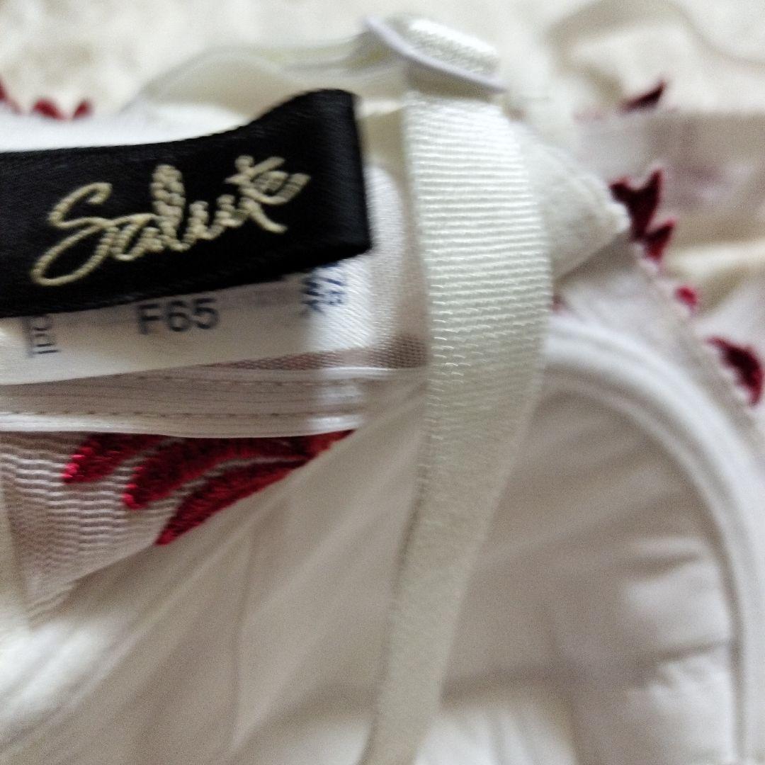 サルート歌舞伎刺繍入りホワイトレッドブラジャーショーツセット即購入◎☆新品未使用