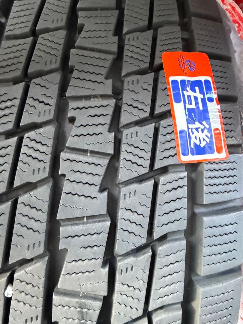 ハイラックス　純正鉄チン・グッドイヤー　スタッドレスタイヤ