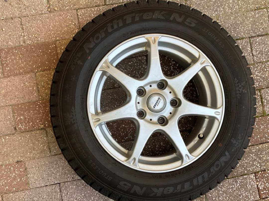 ノーストレック スタッドレスタイヤ 195/65R15