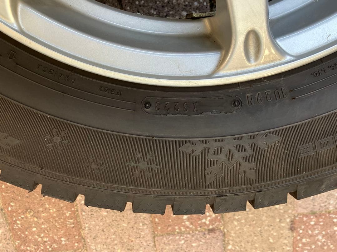 ノーストレック スタッドレスタイヤ 195/65R15