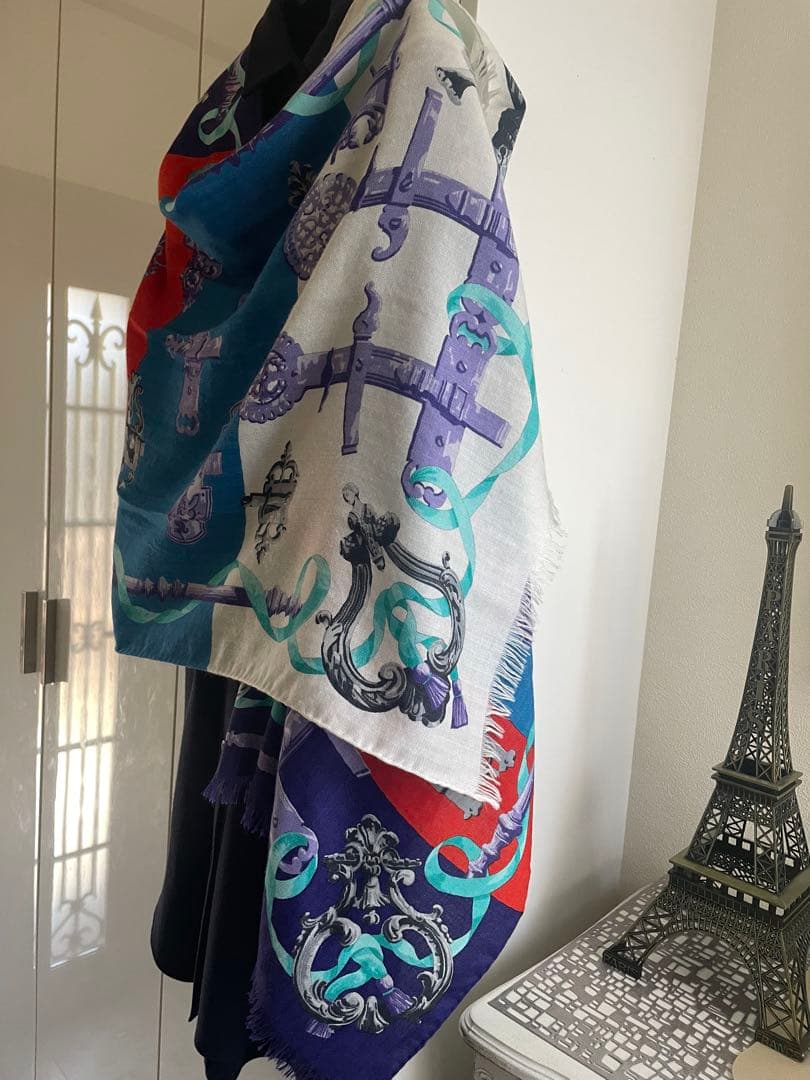 Hermes装飾的なマルチカラーストール