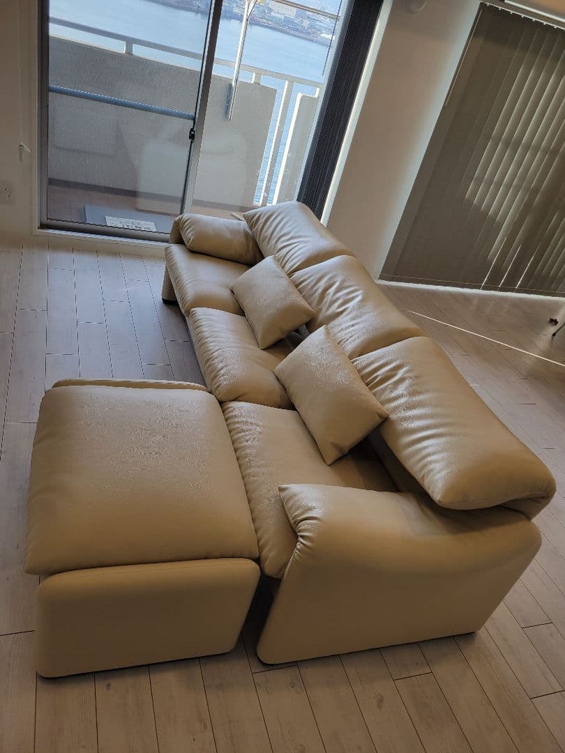 【引越大特価】カッシーナ　マラルンガ　レザーオットマン