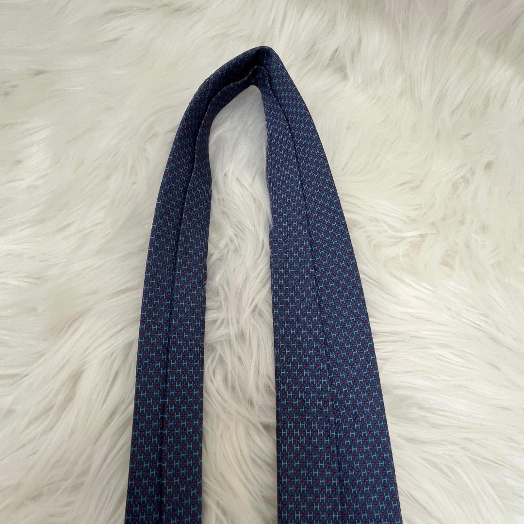 新品✨エルメス　HERMES ネクタイ　シルク100％　ブルー　H柄　ドット