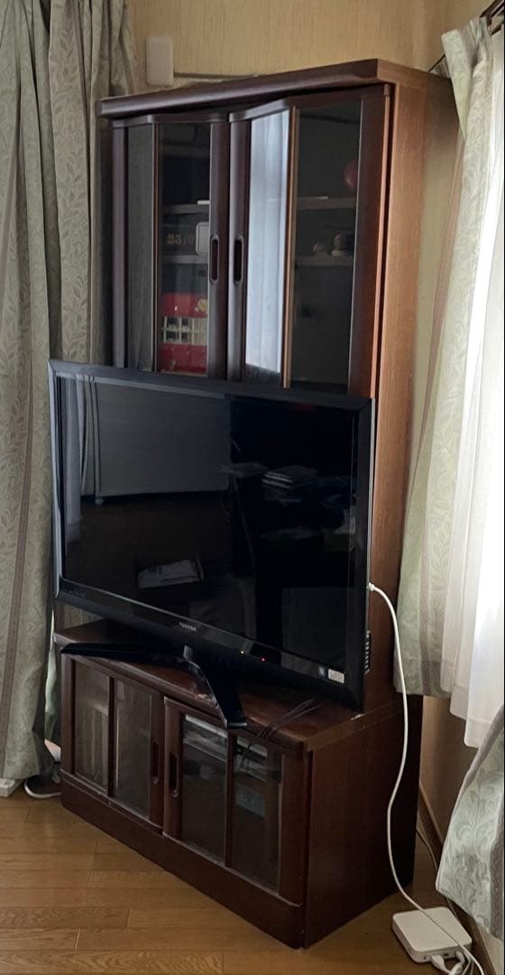 コーナー木製テレビ台、上下にガラス扉付き