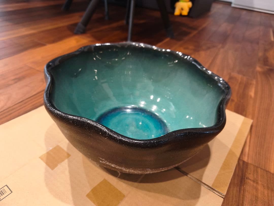 信楽焼　黒刷毛目ブルー釉水鉢　メダカ