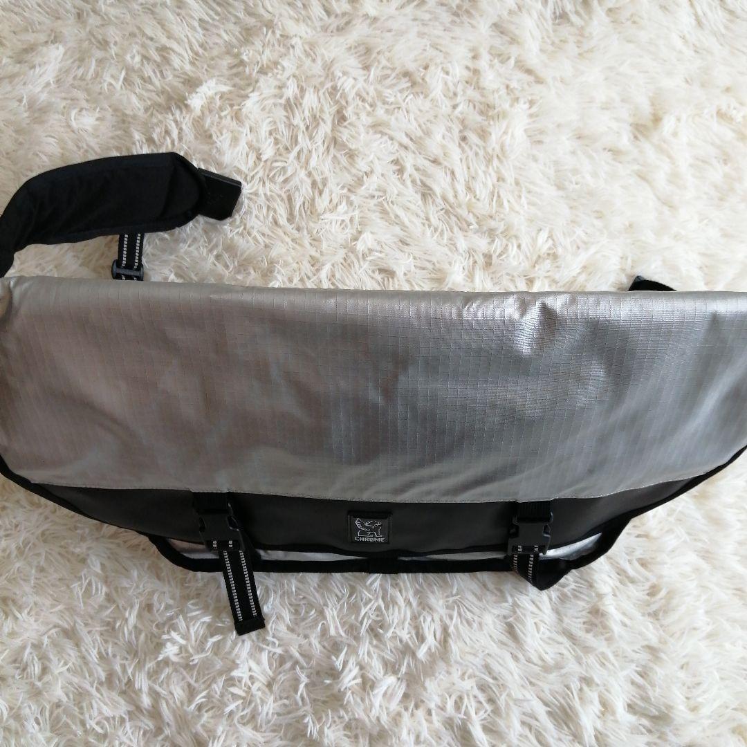 CHROME メッセンジャーバッグ シルバー/ブラック