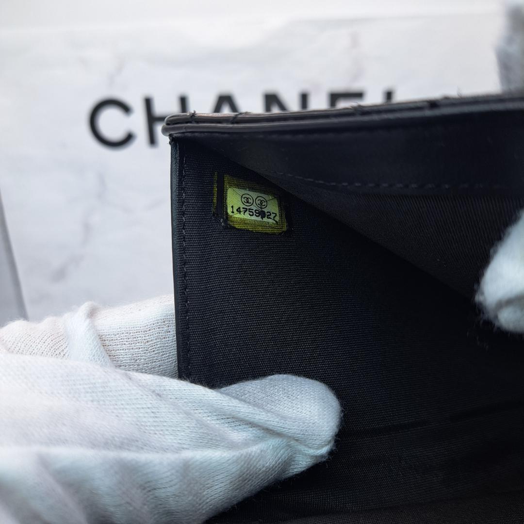 CHANEL　マトラッセ　ブラック 　エナメル　二つ折り財布　財布