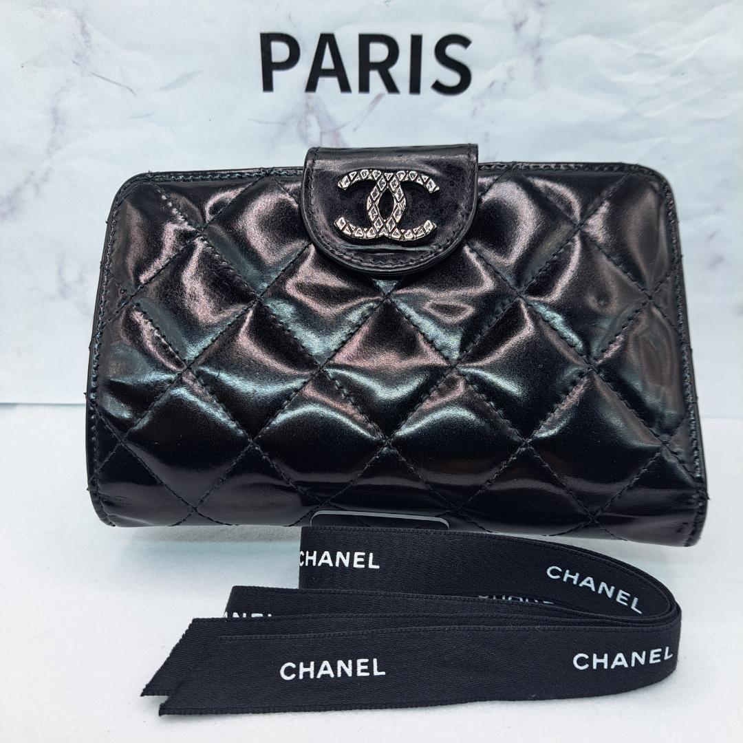 CHANEL　マトラッセ　ブラック 　エナメル　二つ折り財布　財布