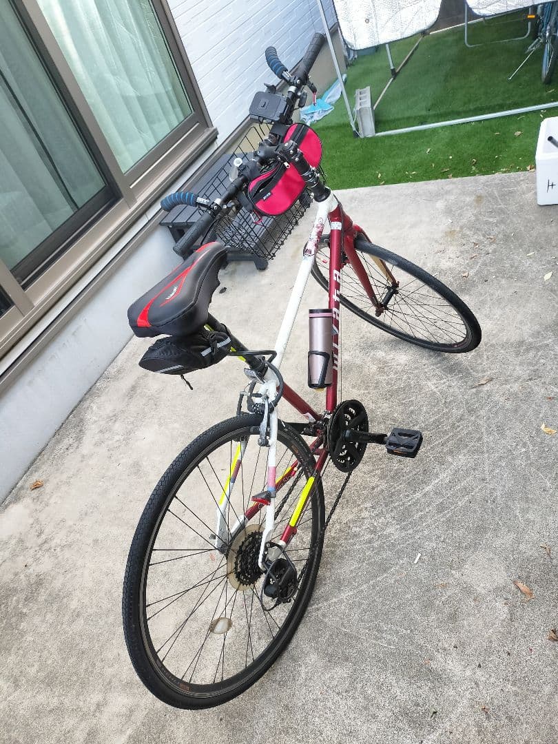 愛媛県受取限定、クロスバイク 赤と白 前カゴ付き