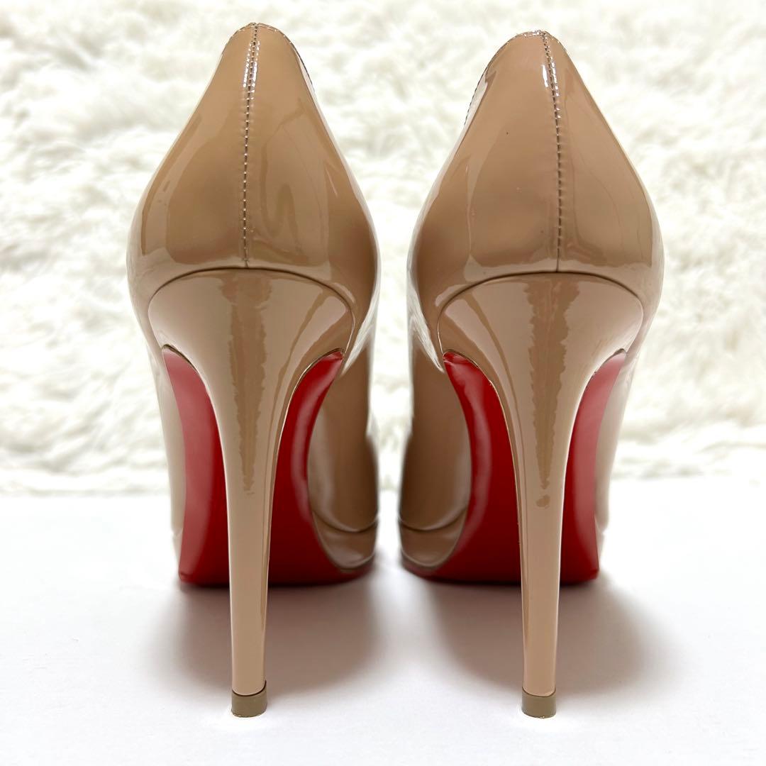 美品 クリスチャンルブタン エナメル ラウンドトゥ ベージュ パンプス 37.5