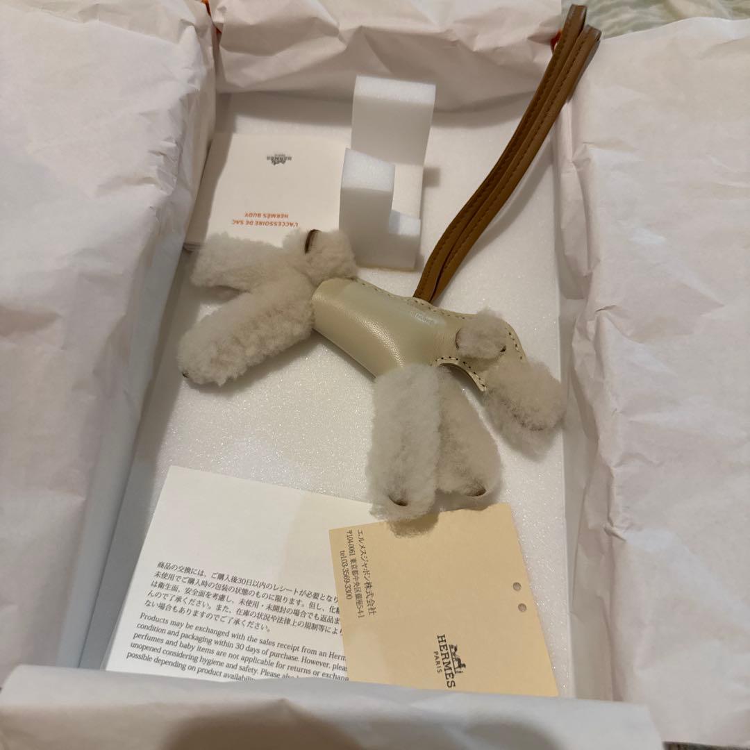 エルメス　バディチャーム　白マルファ　u 刻印　犬