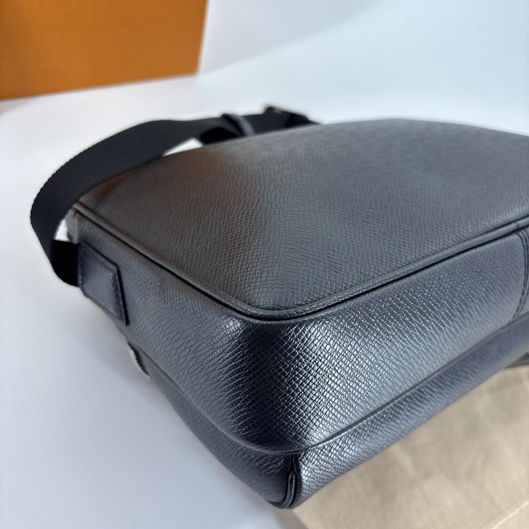 新品未使用 ルイヴィトン タイガ アウトドア メッセンジャー ショルダーバッグ