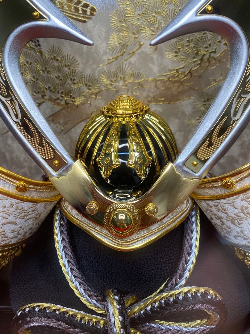 東京久月　五月人形　家紋付き兜飾り　ガラスケース入　１２号