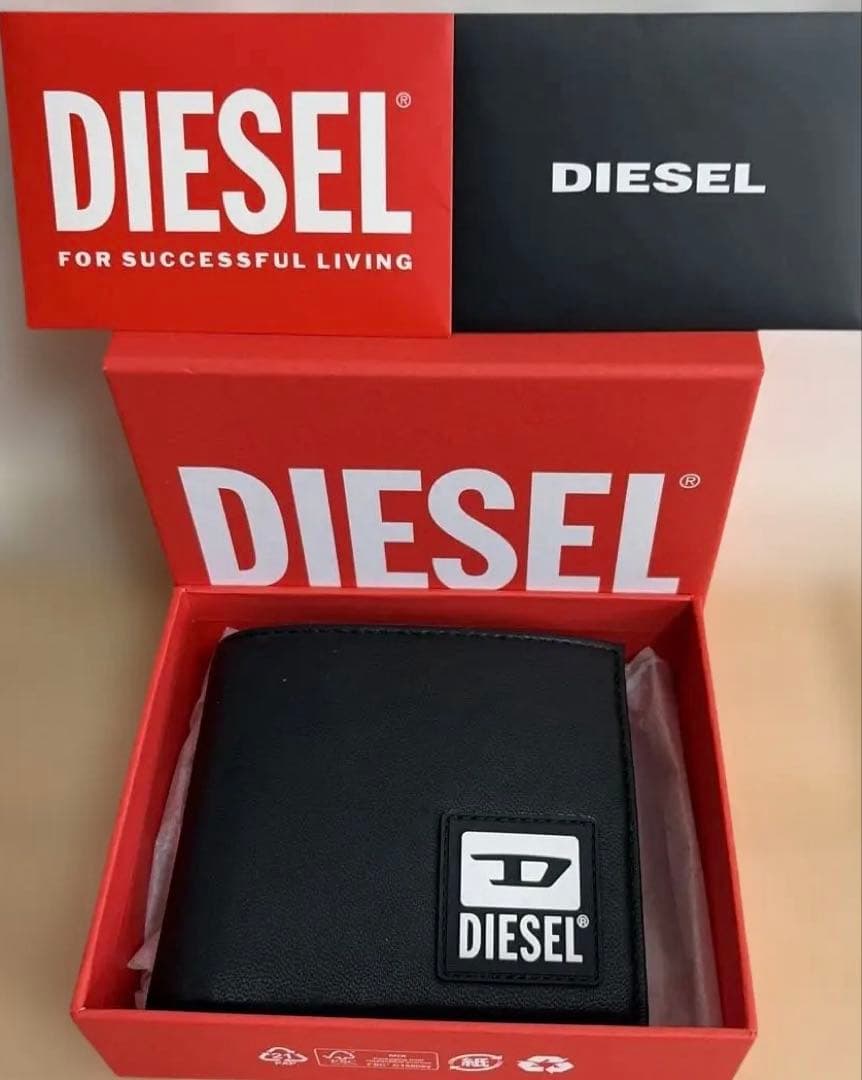 新品 DIESEL ブラック 二つ折り財布 箱付き