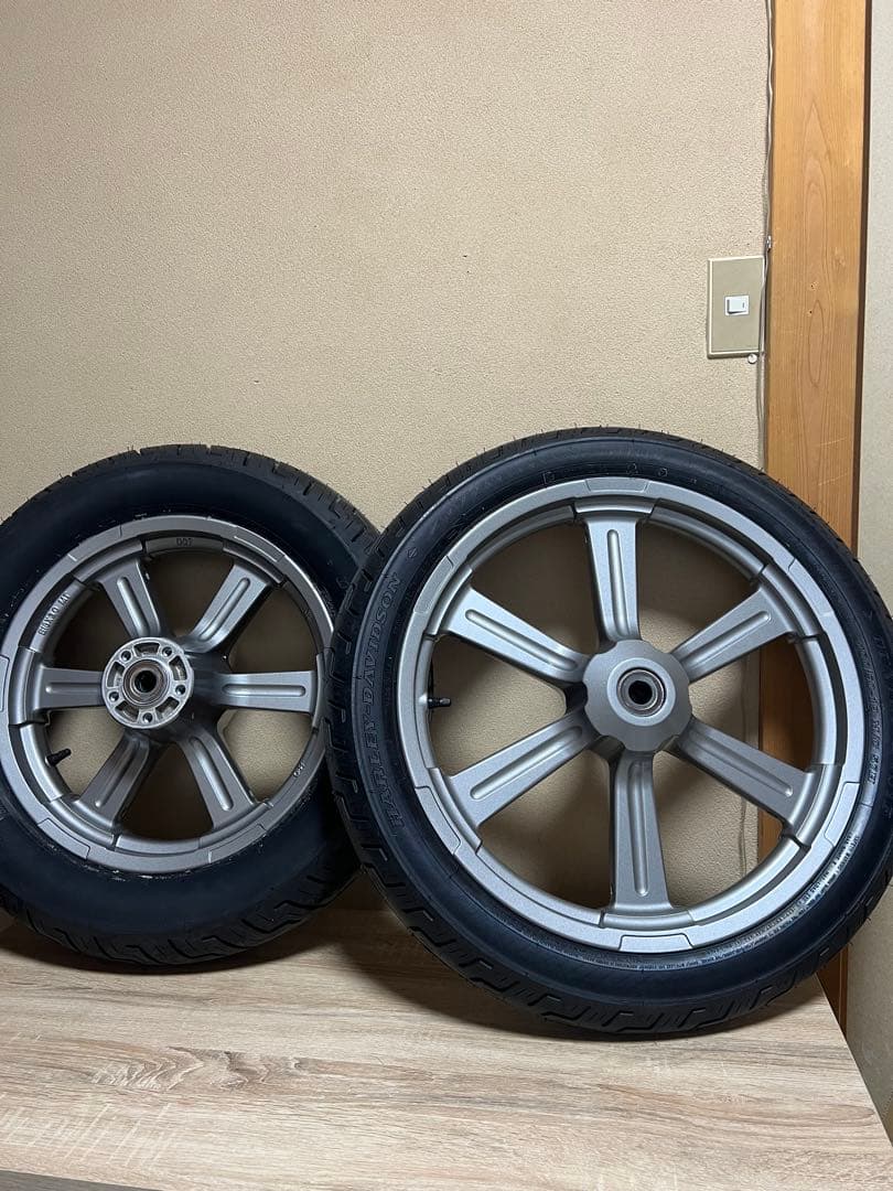 ハーレー　ソフテイルスタンダード　純正タイヤホイールセット　新品