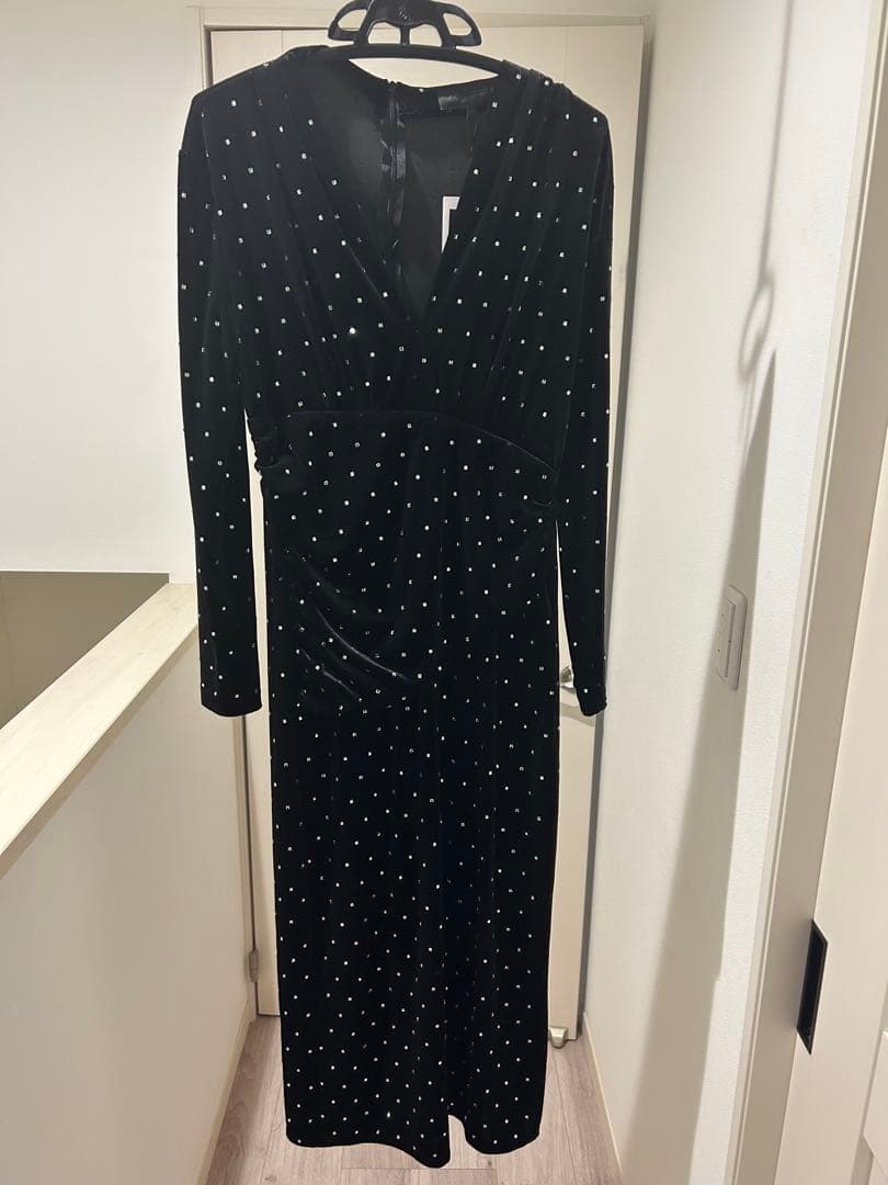 シャイニーベルベットミディ丈ワンピース