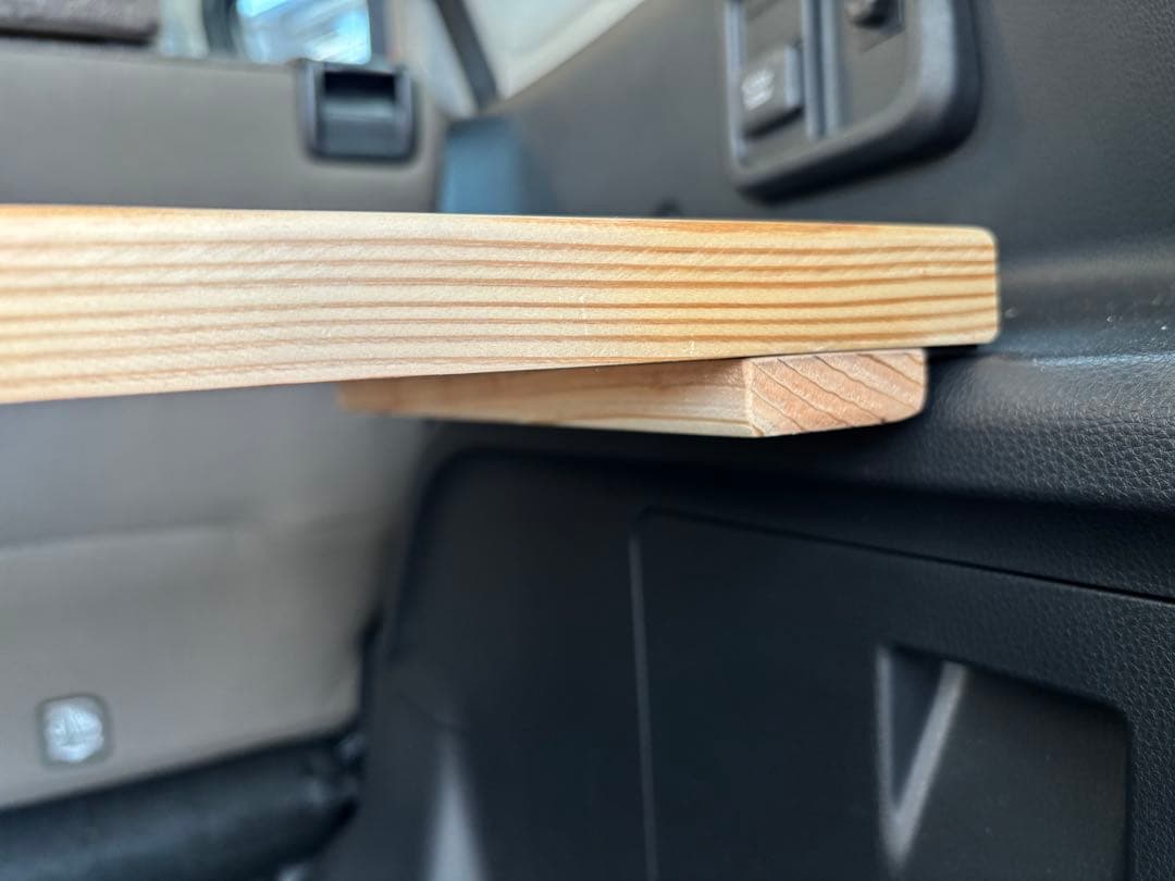 新型シエンタ10系専用 ラゲッジボード 杉無垢材 車中泊テーブル