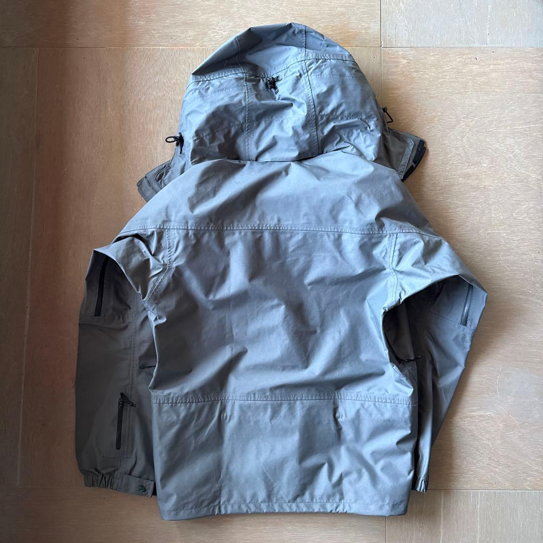 Green clothing スノボウェア