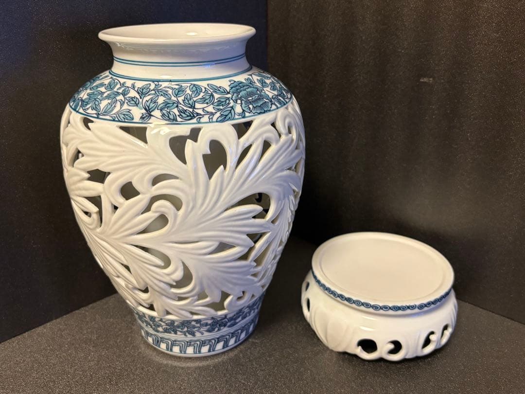 33cm 美濃焼 龍峰窯 染付更紗 透かし　花瓶　飾り壺