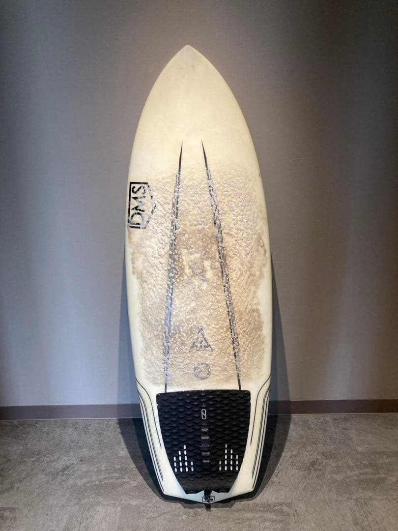 DMS ショートボード トライフィン 5.4 【11月中の手渡し完了のみ対象】