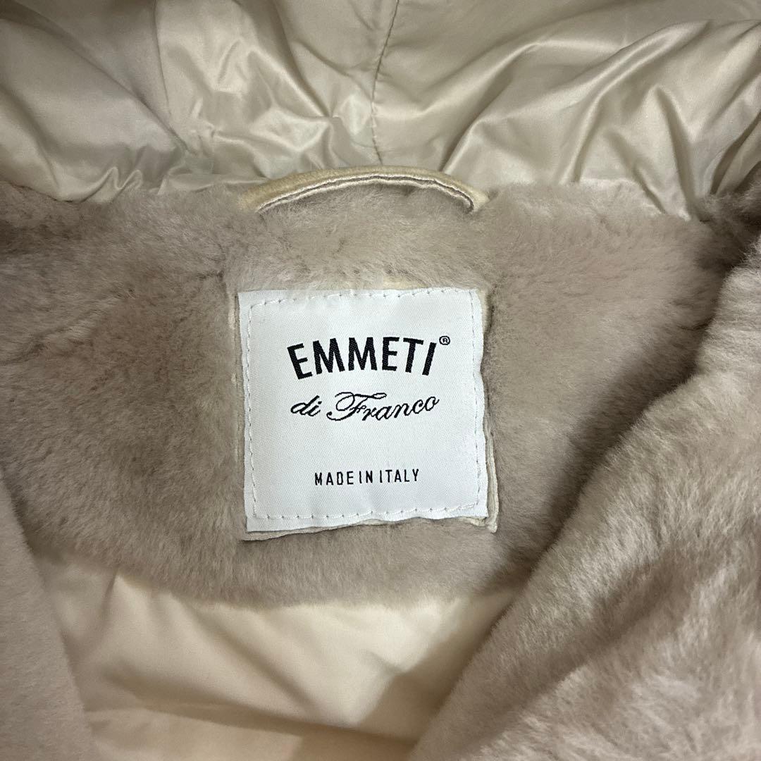 EMMETI AULLAアウラ　リアルムートン ダウン ベスト フードベージュ系