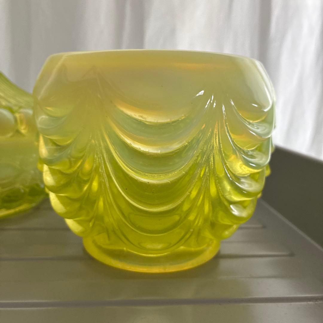 オパールセントガラス　カナリアイエロー　大型トリンケット　花瓶