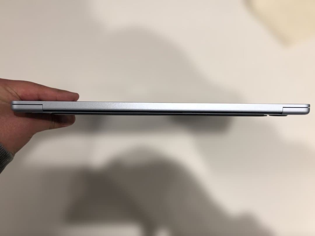 【極美品】MacBook Air 2025 (Early) 16GB/256GB