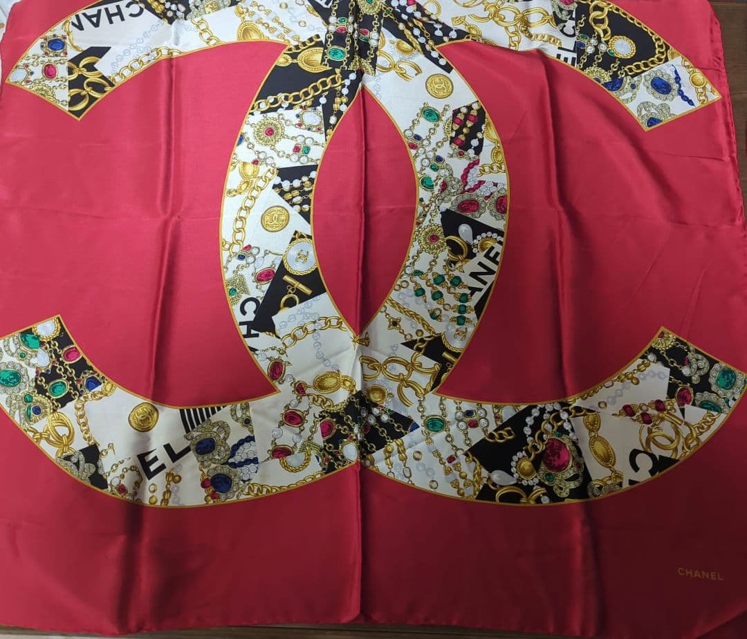 CHANEL シルクスカーフ 赤