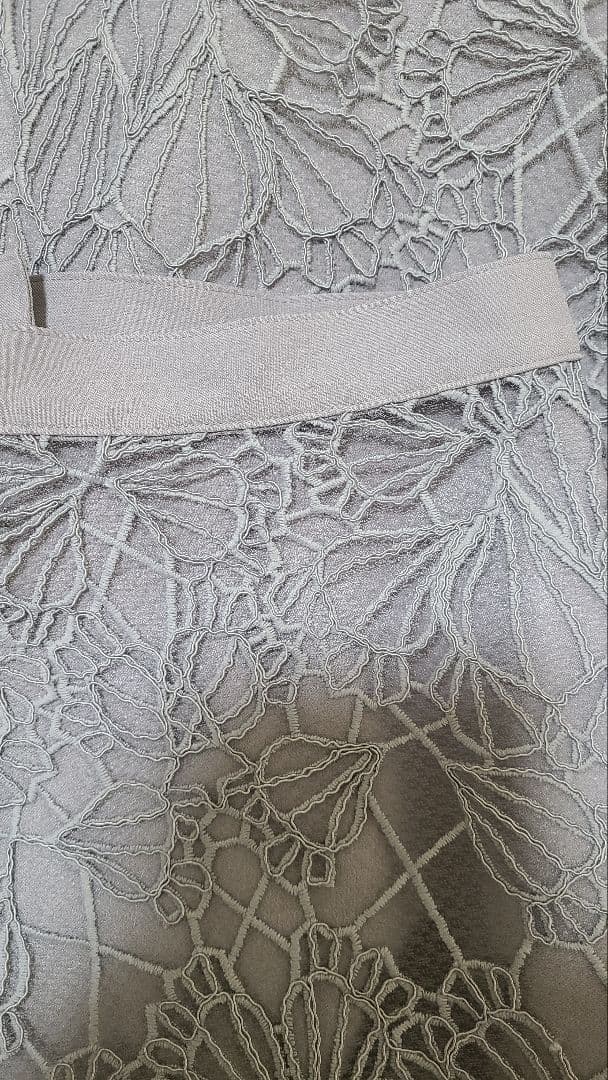 定価7万円以上　ADORE(アドーア) アールデコレーススカート　グレー