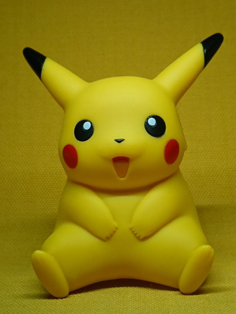 ポケモン　ピカチュウ　オブジェ　置物　インテリア　工芸品　美術品　A1190